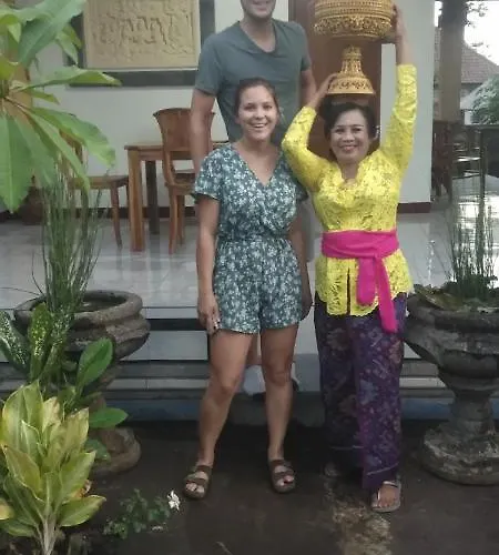 Serongga Habitación en casa particular Lebih